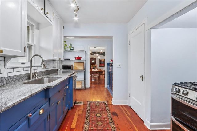 7148 Oak Street, Kansas City, MO 64114