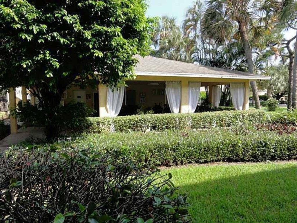 5186 NE 6th Avenue 707, Oakland Park, FL 33334
