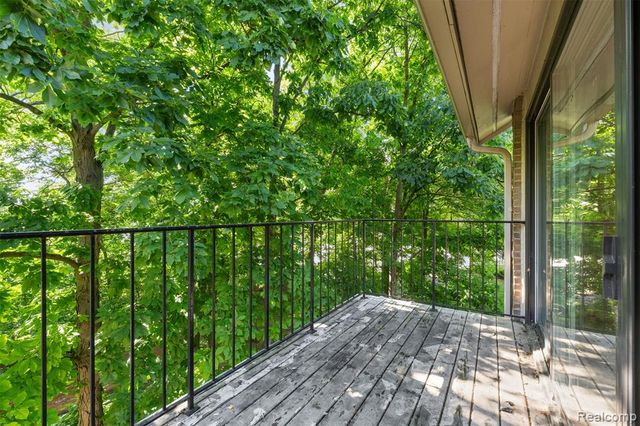 6471 Maple Hills Drive, Bloomfield Hills, MI 48301