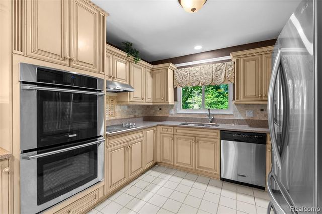 6471 Maple Hills Drive, Bloomfield Hills, MI 48301