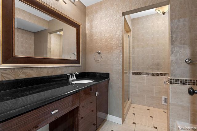 6471 Maple Hills Drive, Bloomfield Hills, MI 48301
