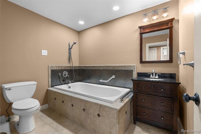 6471 Maple Hills Drive, Bloomfield Hills, MI 48301