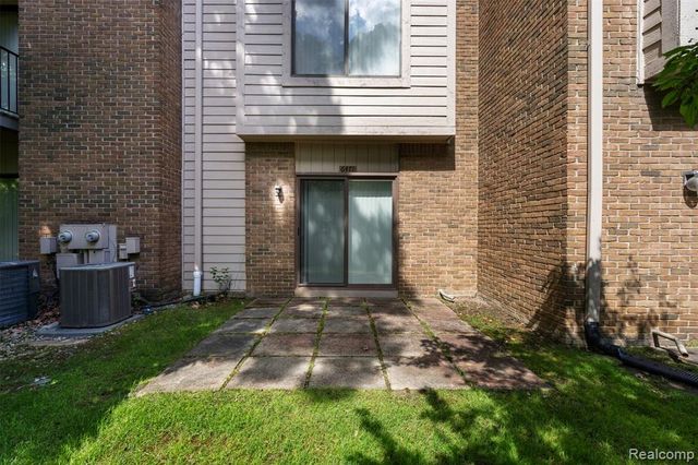 6471 Maple Hills Drive, Bloomfield Hills, MI 48301