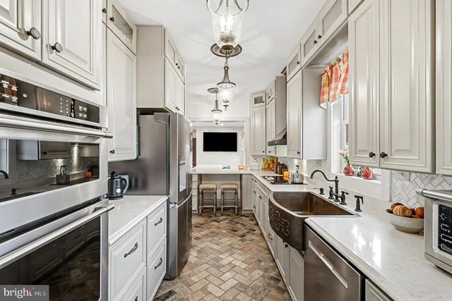 904 HANOVER ST, Fredericksburg, VA 22401