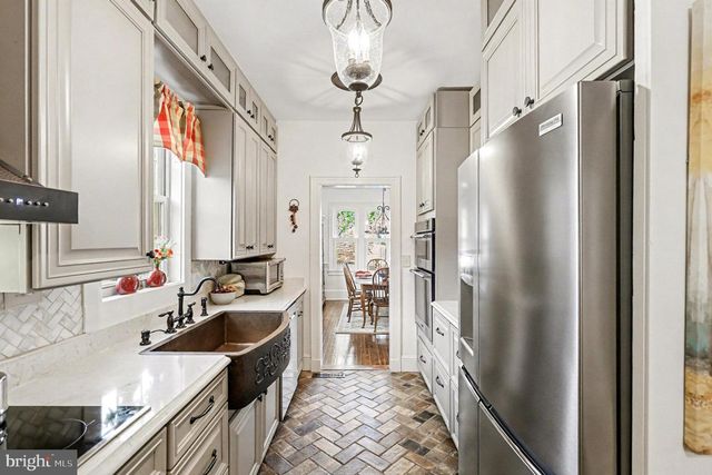 904 HANOVER ST, Fredericksburg, VA 22401