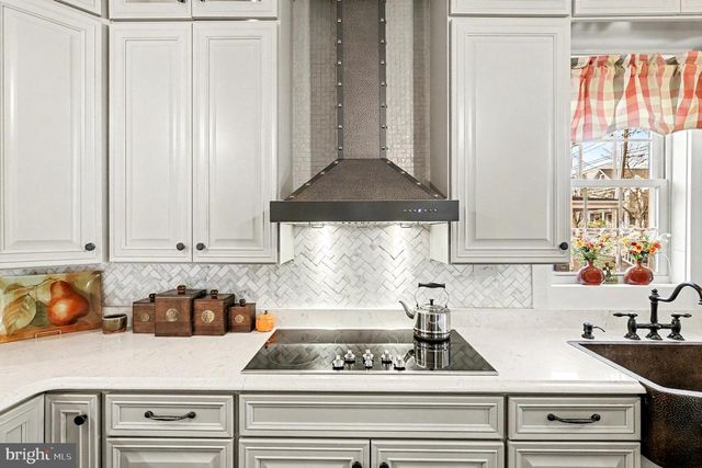 904 HANOVER ST, Fredericksburg, VA 22401