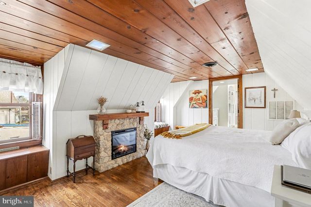 904 HANOVER ST, Fredericksburg, VA 22401