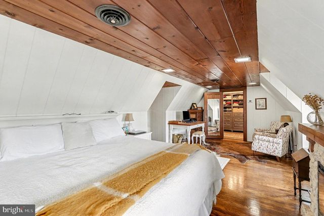 904 HANOVER ST, Fredericksburg, VA 22401