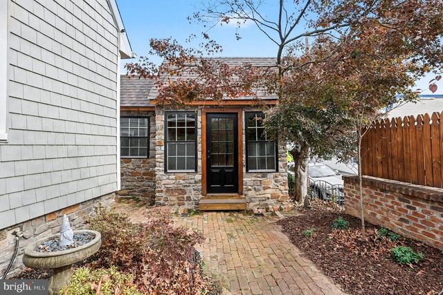 904 HANOVER ST, Fredericksburg, VA 22401