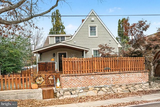 904 HANOVER ST, Fredericksburg, VA 22401