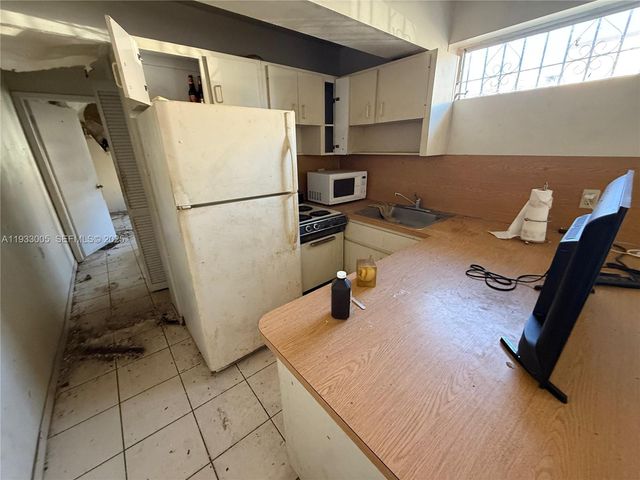 830 SW 72nd Ave, Miami, FL 33144