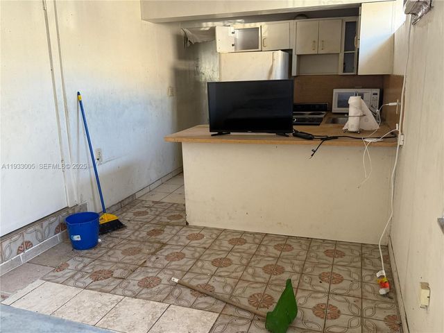 830 SW 72nd Ave, Miami, FL 33144