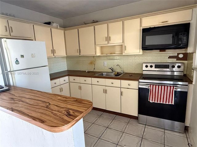 830 SW 72nd Ave, Miami, FL 33144