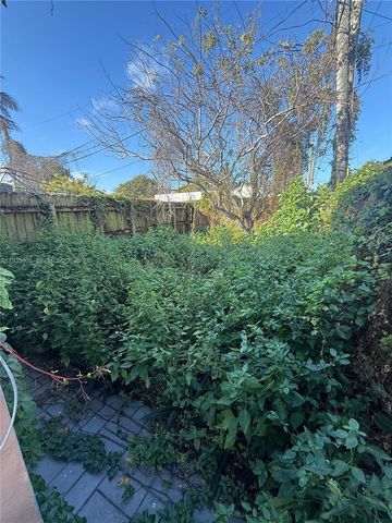 830 SW 72nd Ave, Miami, FL 33144