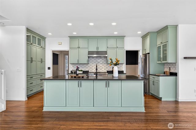 2205 215th Avenue E, Lake Tapps, WA 98391