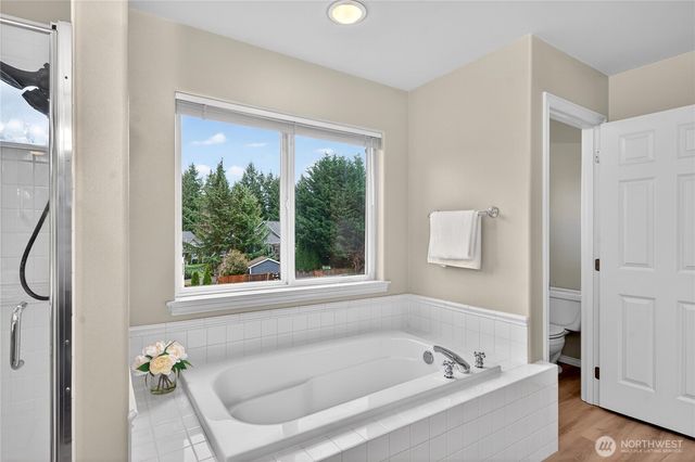 2205 215th Avenue E, Lake Tapps, WA 98391