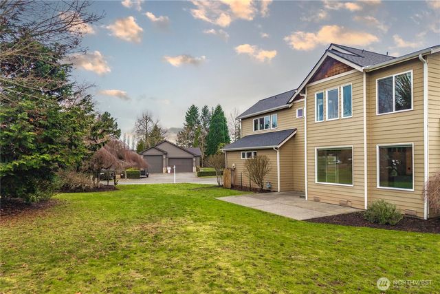 2205 215th Avenue E, Lake Tapps, WA 98391