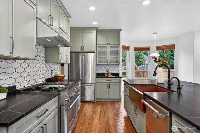 2205 215th Avenue E, Lake Tapps, WA 98391