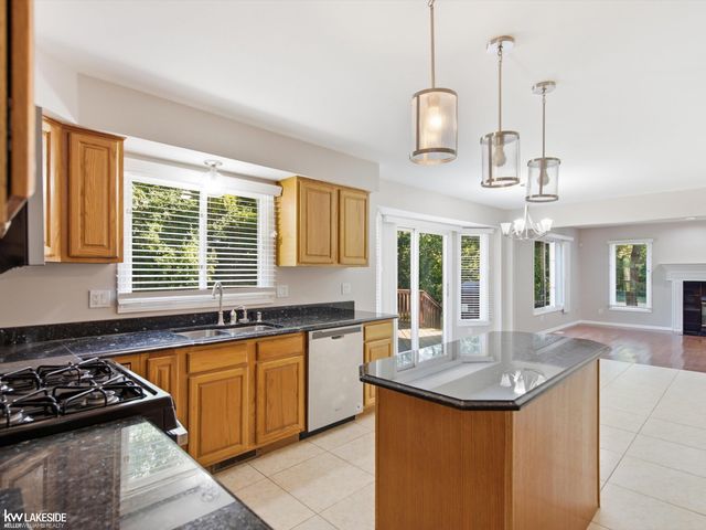 1026 Covington Place Drive, Rochester Hills, MI 48309