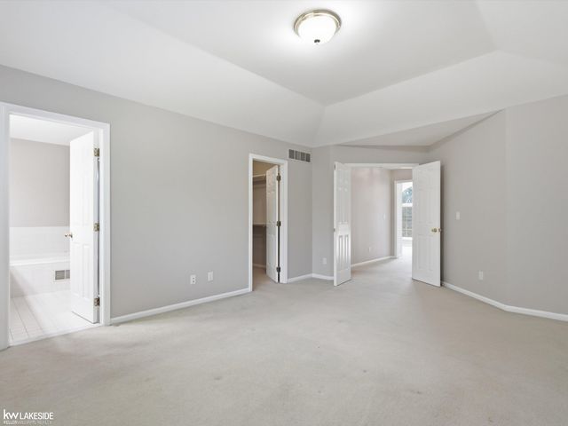 1026 Covington Place Drive, Rochester Hills, MI 48309