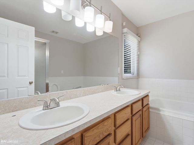 1026 Covington Place Drive, Rochester Hills, MI 48309