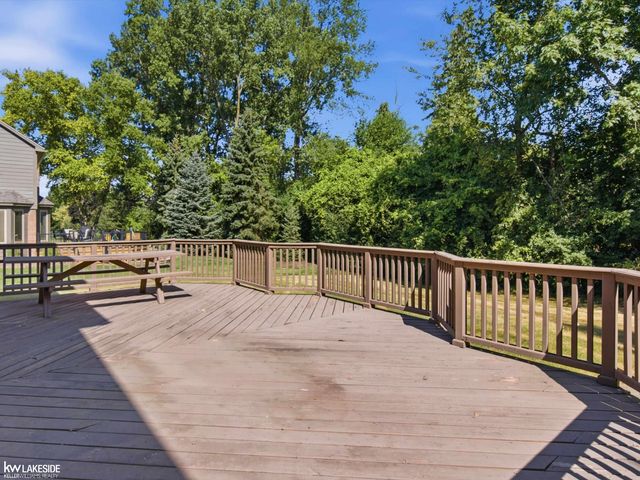 1026 Covington Place Drive, Rochester Hills, MI 48309