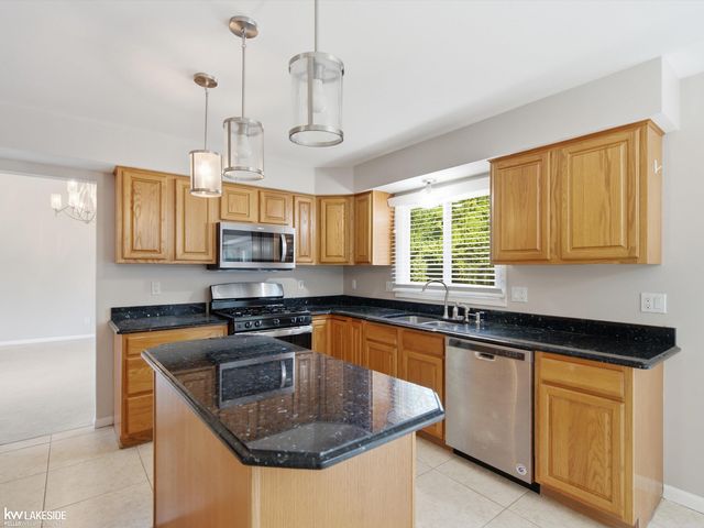 1026 Covington Place Drive, Rochester Hills, MI 48309