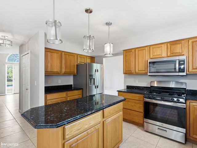 1026 Covington Place Drive, Rochester Hills, MI 48309