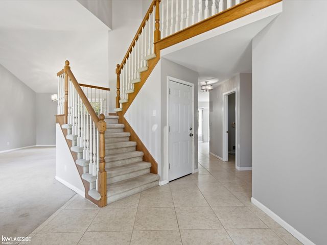 1026 Covington Place Drive, Rochester Hills, MI 48309
