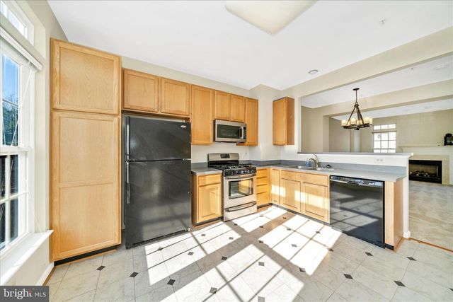 554 EISENHOWER DR, Frederick, MD 21703