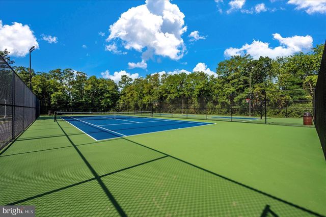 554 EISENHOWER DR, Frederick, MD 21703