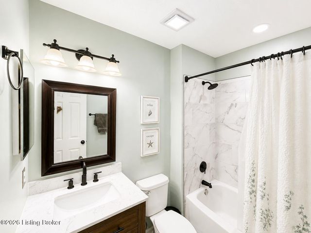 7115 Orchard Lake Blvd, Louisville, KY 40218