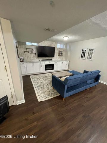 7115 Orchard Lake Blvd, Louisville, KY 40218