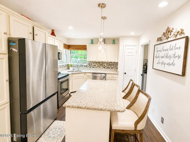 7115 Orchard Lake Blvd, Louisville, KY 40218