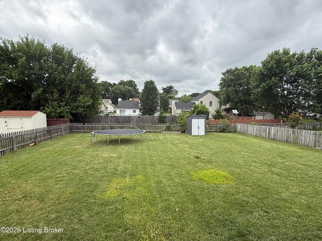 7115 Orchard Lake Blvd, Louisville, KY 40218