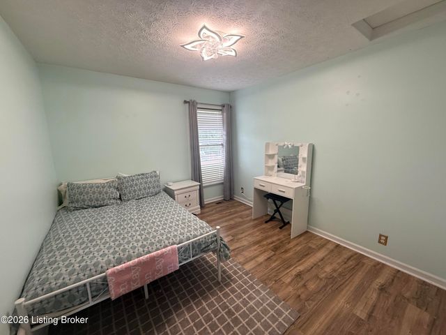7115 Orchard Lake Blvd, Louisville, KY 40218