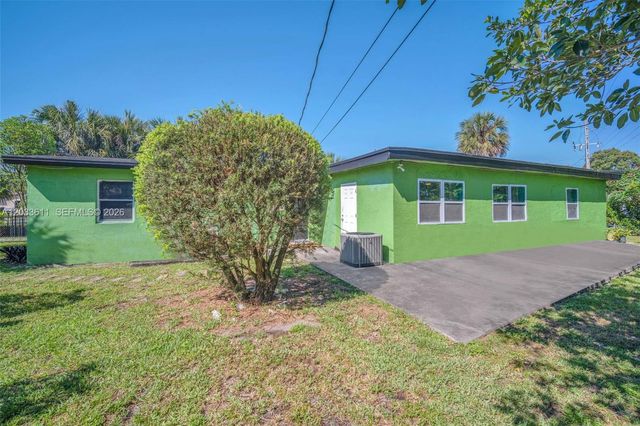 3391 NW 8th St, Lauderhill, FL 33311