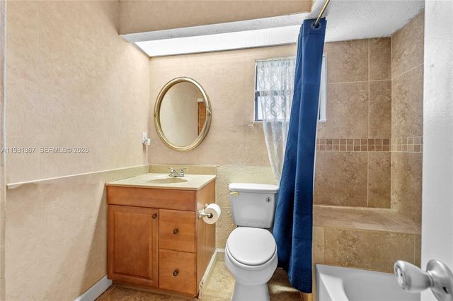 8220 Waterford Ln, Tamarac, FL 33321