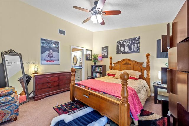 8220 Waterford Ln, Tamarac, FL 33321