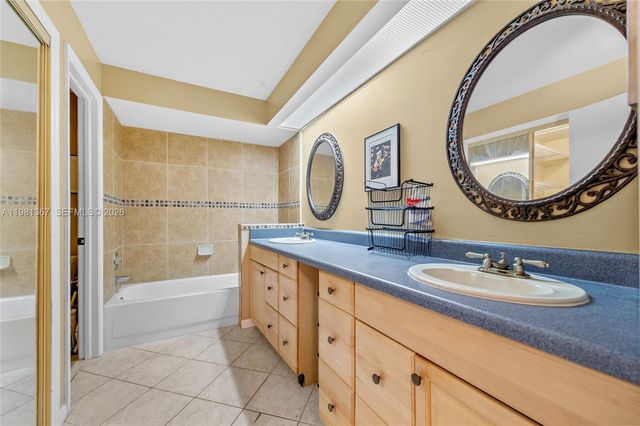 8220 Waterford Ln, Tamarac, FL 33321