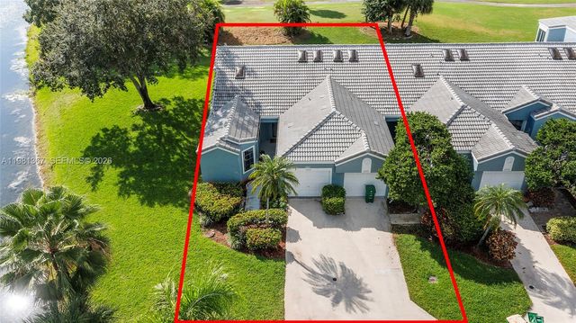 8220 Waterford Ln, Tamarac, FL 33321