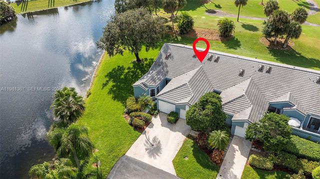 8220 Waterford Ln, Tamarac, FL 33321