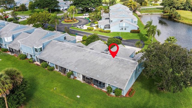 8220 Waterford Ln, Tamarac, FL 33321