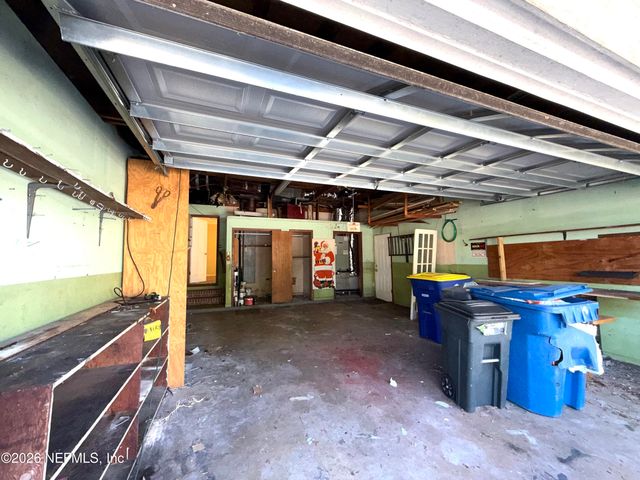 976 TOWNSEND Boulevard, Jacksonville, FL 32211