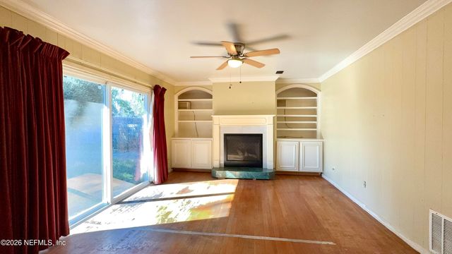 976 TOWNSEND Boulevard, Jacksonville, FL 32211