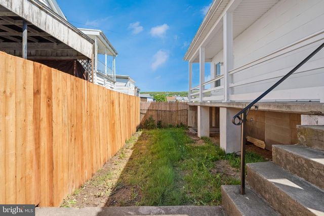 335 W 6TH ST, Mount Carmel, PA 17851