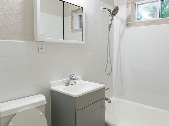 1708 S Fabrique, Wichita, KS 67218