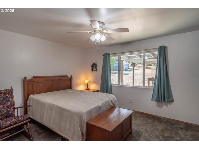 214 FAVER Dr, Riddle, OR 97469