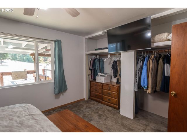 214 FAVER Dr, Riddle, OR 97469