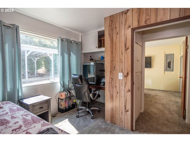 214 FAVER Dr, Riddle, OR 97469